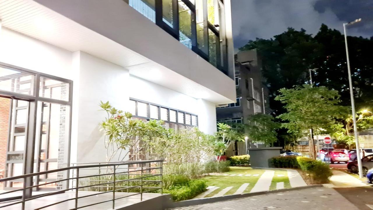 Chambers Serviced Suites Klcc By Cozy Stay Куала-Лумпур Экстерьер фото